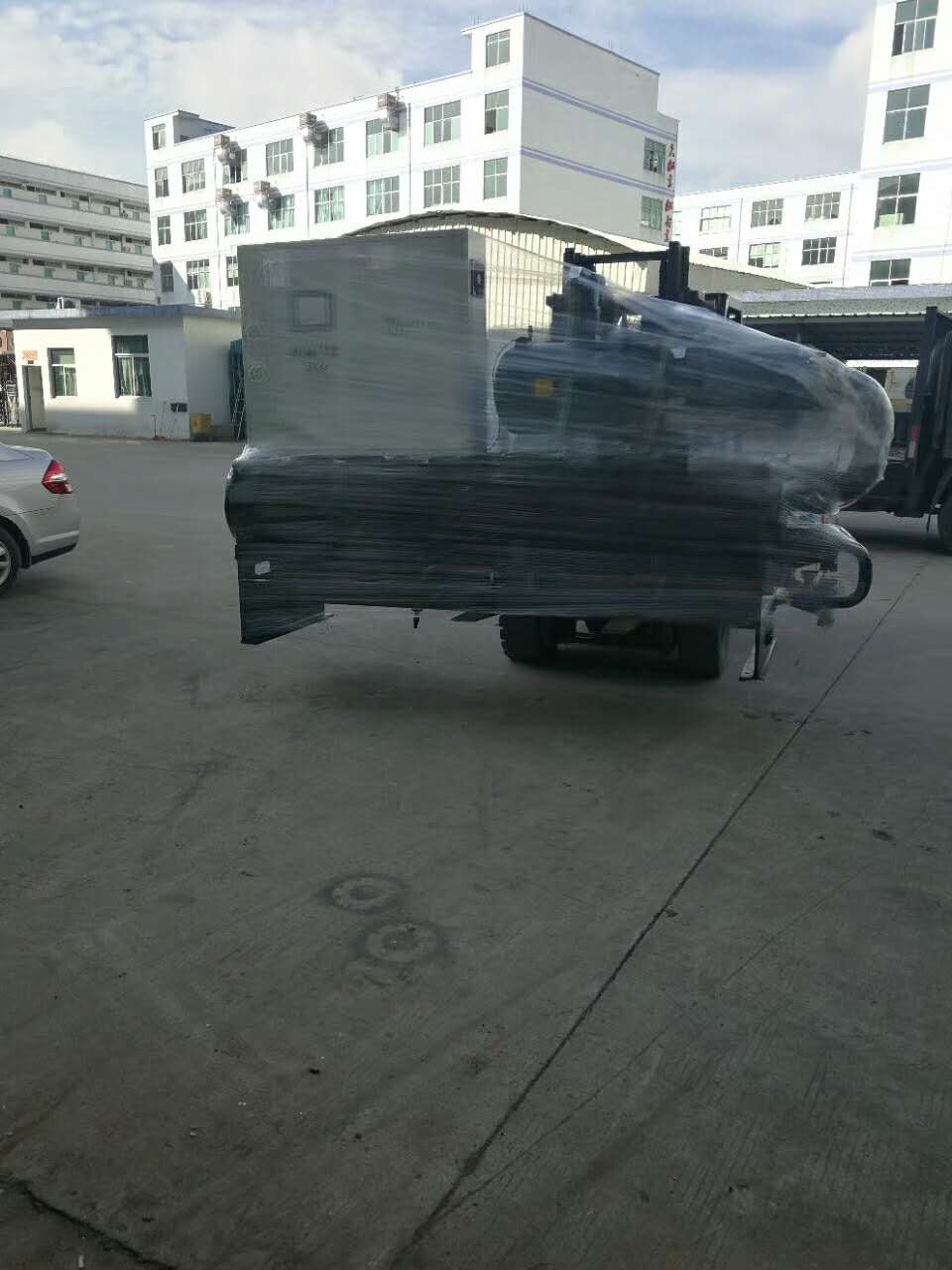 water screw chiller.jpg